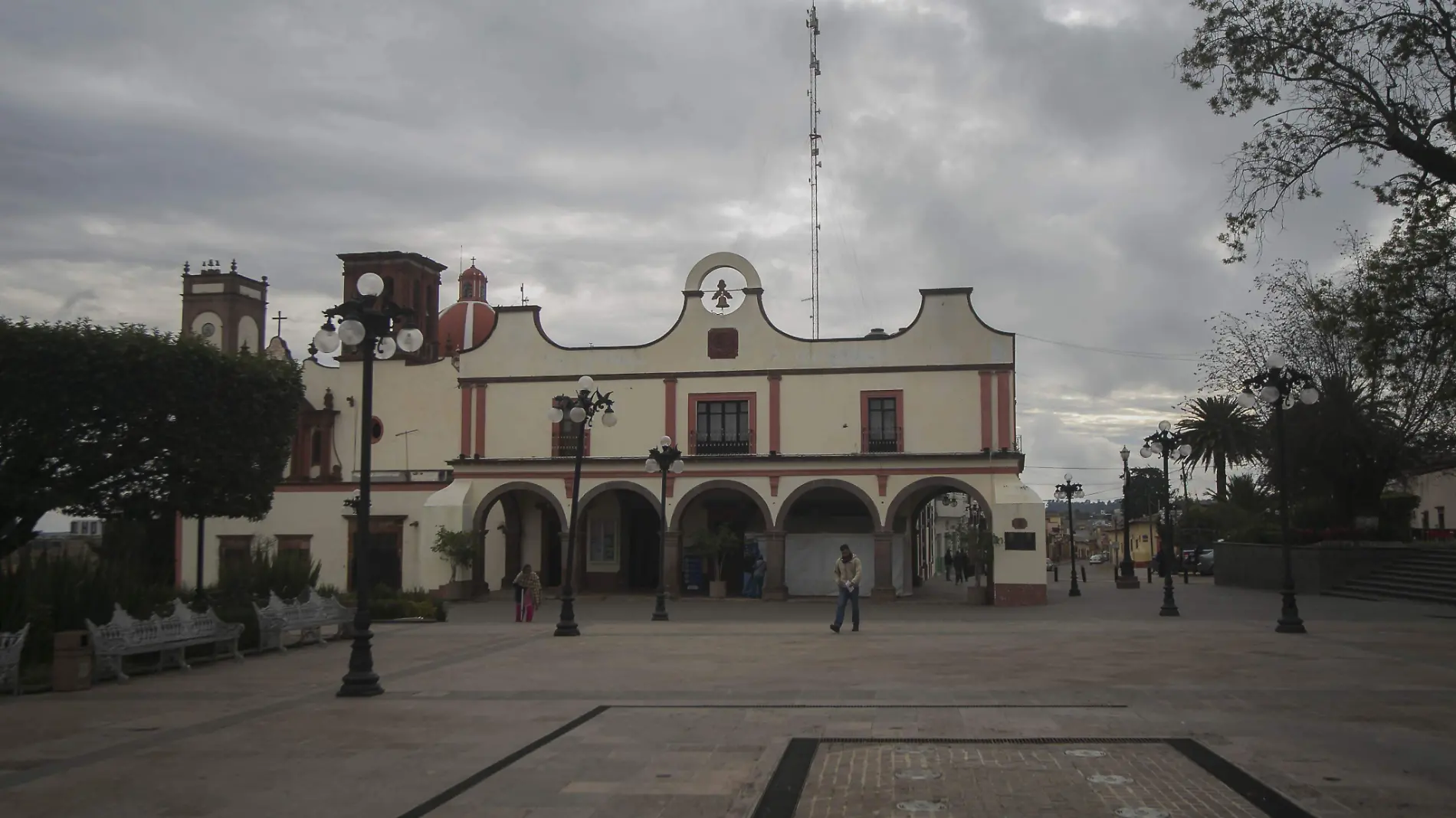 Han colocado carteles informativos en diversos puntos del municipio. Foto César Ortiz. El Sol de San Juan del Río.